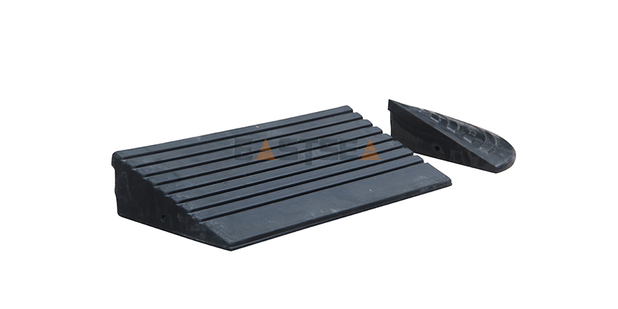 Black Rubber Kerb Ramp (2)