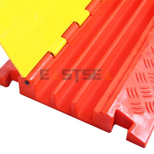 Small Type Heavy Duty 3-Channel PU Cable Protector